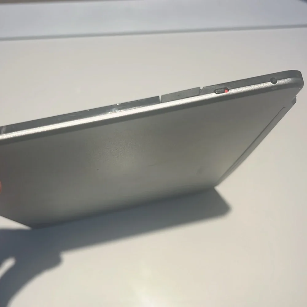⌨️ Logitech wireless keyboard, gently used